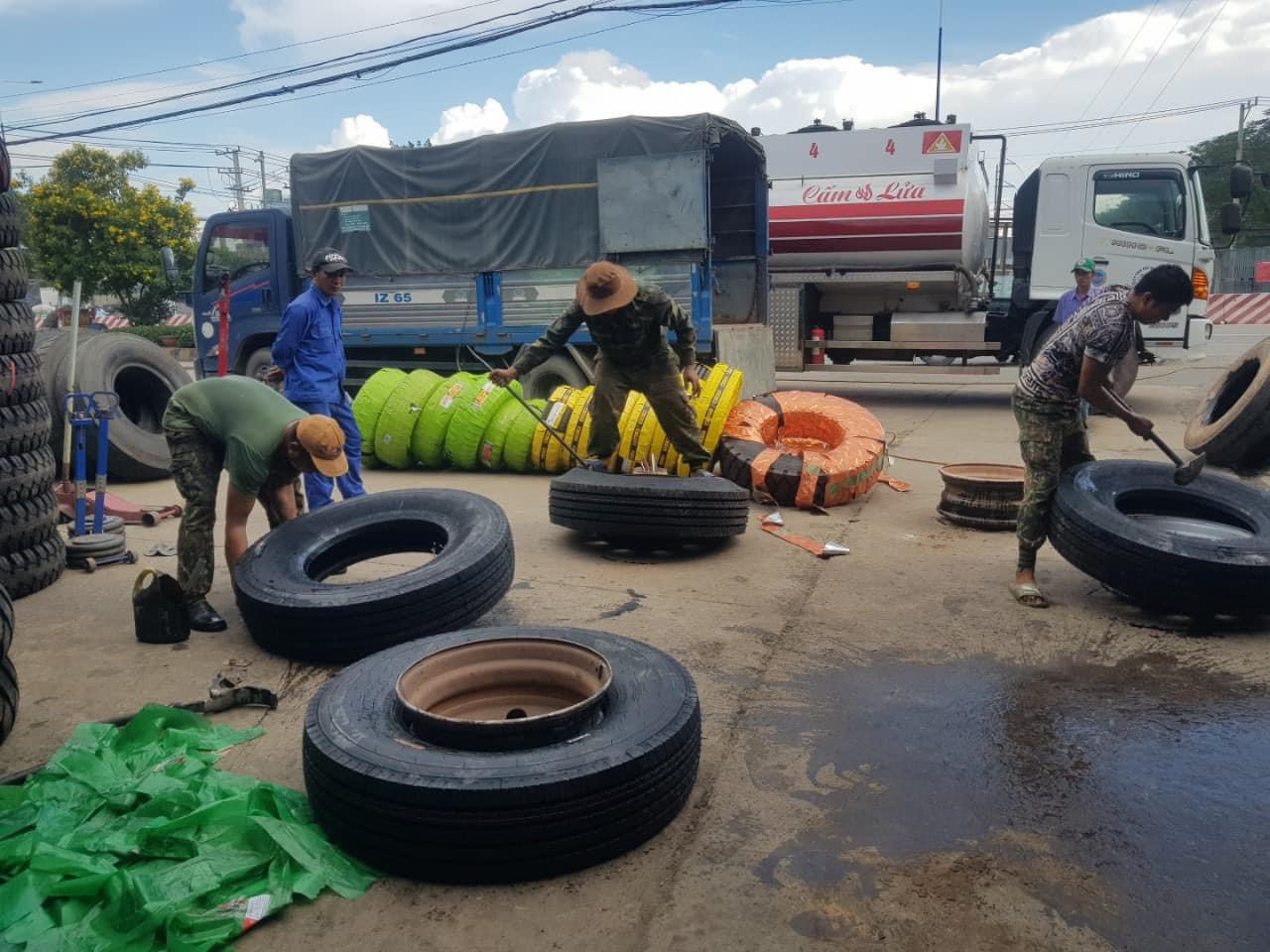 ĐỊA CHỈ CHUYÊN VÁ VỎ XE TẢI-  BÌNH DƯƠNG